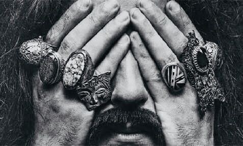 Barış Manço iconic ring photo used for 7'den 77'ye concert